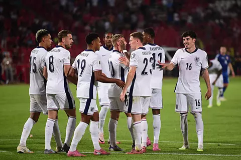 إنجلترا تكتسح صربيا بخماسية وألبانيا تفوز على لاتفيا في تصفيات كأس العالم 2026